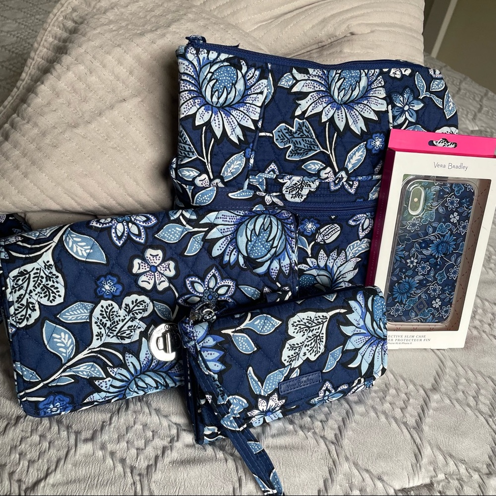 Vera Bradley blue floral 4 piece set
